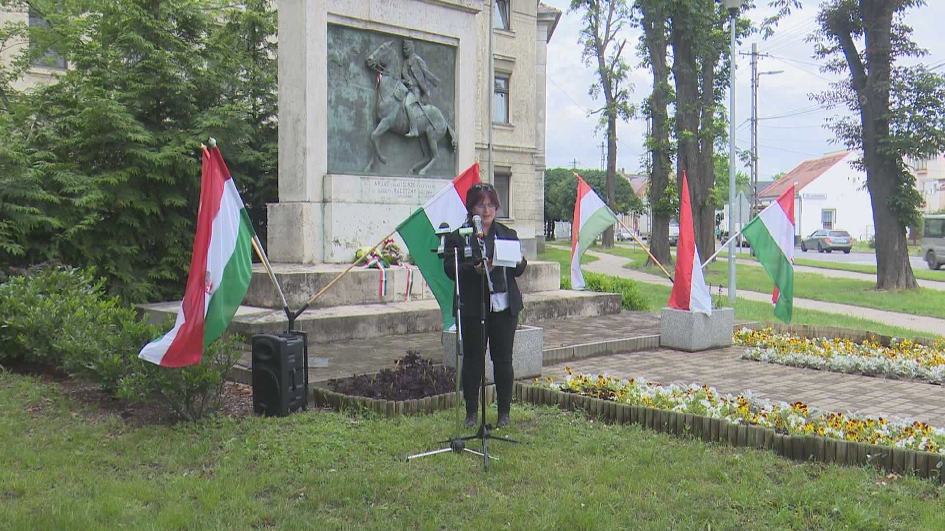 Megemlékezés a Radetzky-huszárok emlékművénél – Komáromi Televízió