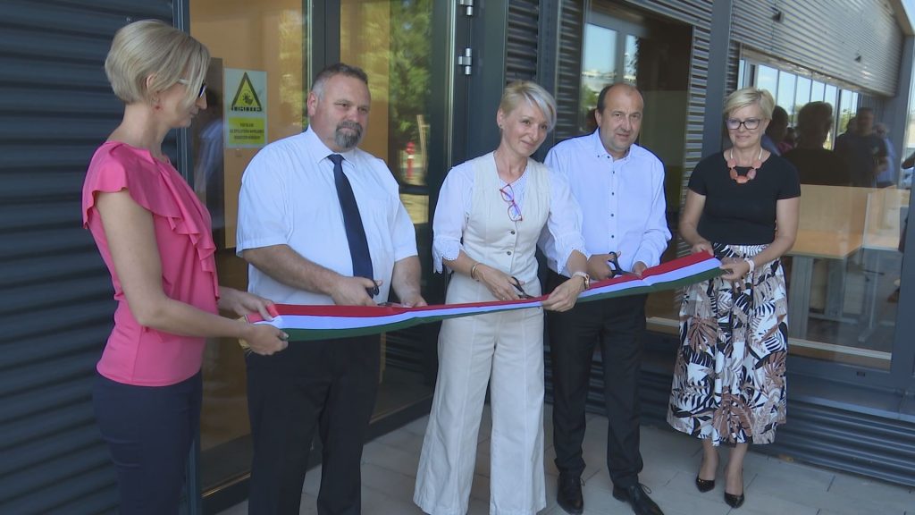 Átadták Az Új Inkubátorházat Az Ipari Parkban   Komáromi Televízió