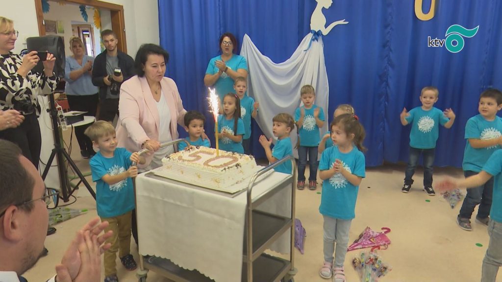 50 ves lett a napsug r voda kom romi telev zi 